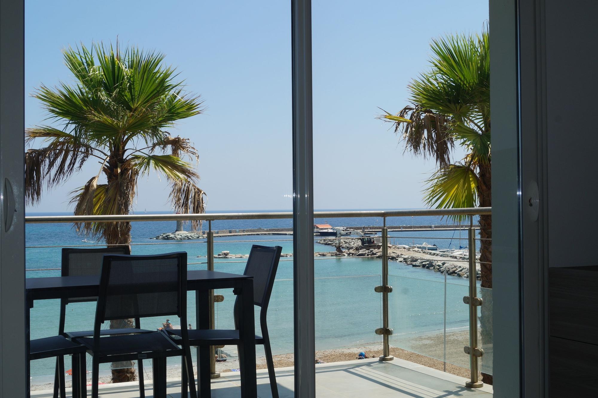 Residence Villa Tyrrenia Макинаджо Екстериор снимка
