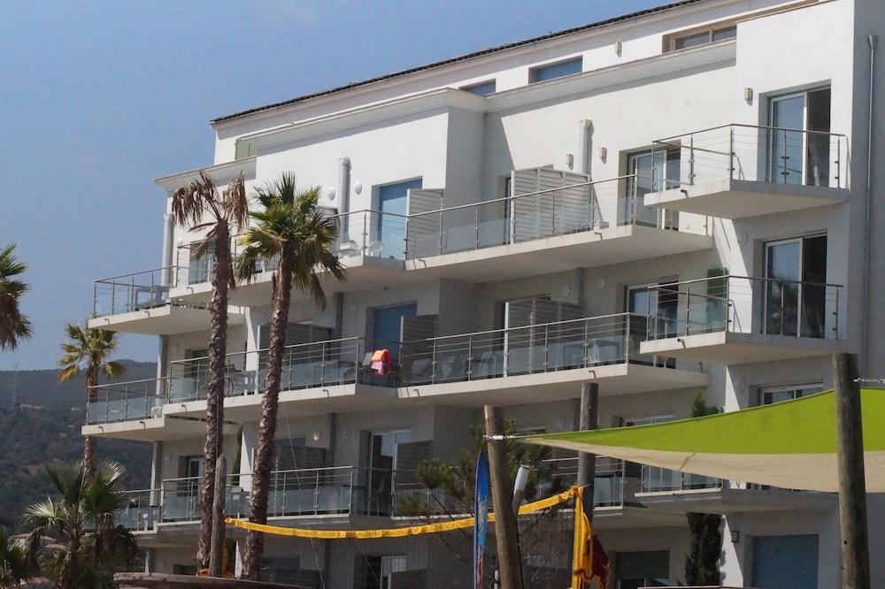 Residence Villa Tyrrenia Макинаджо Екстериор снимка