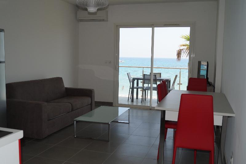 Residence Villa Tyrrenia Макинаджо Екстериор снимка