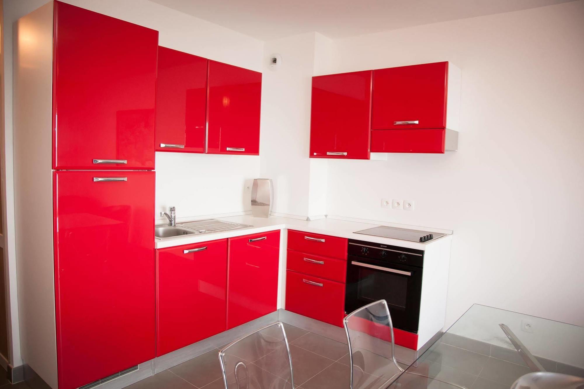 Residence Villa Tyrrenia Макинаджо Екстериор снимка