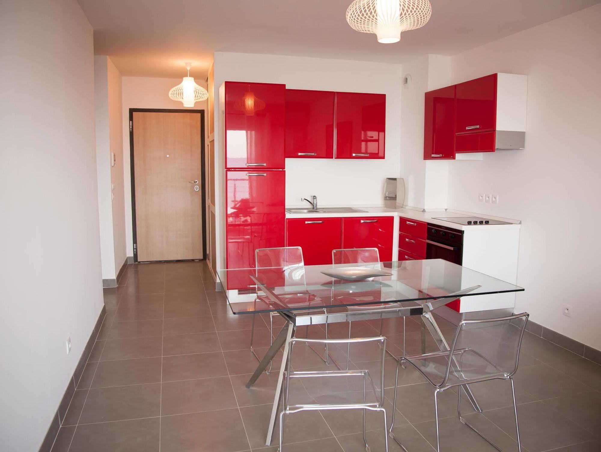 Residence Villa Tyrrenia Макинаджо Екстериор снимка