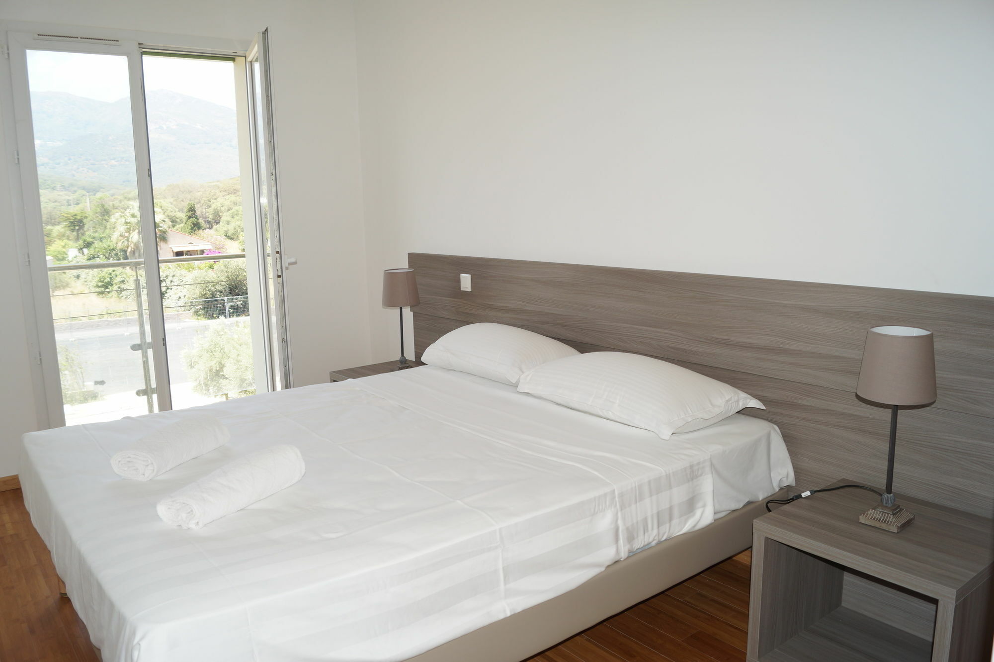 Residence Villa Tyrrenia Макинаджо Екстериор снимка