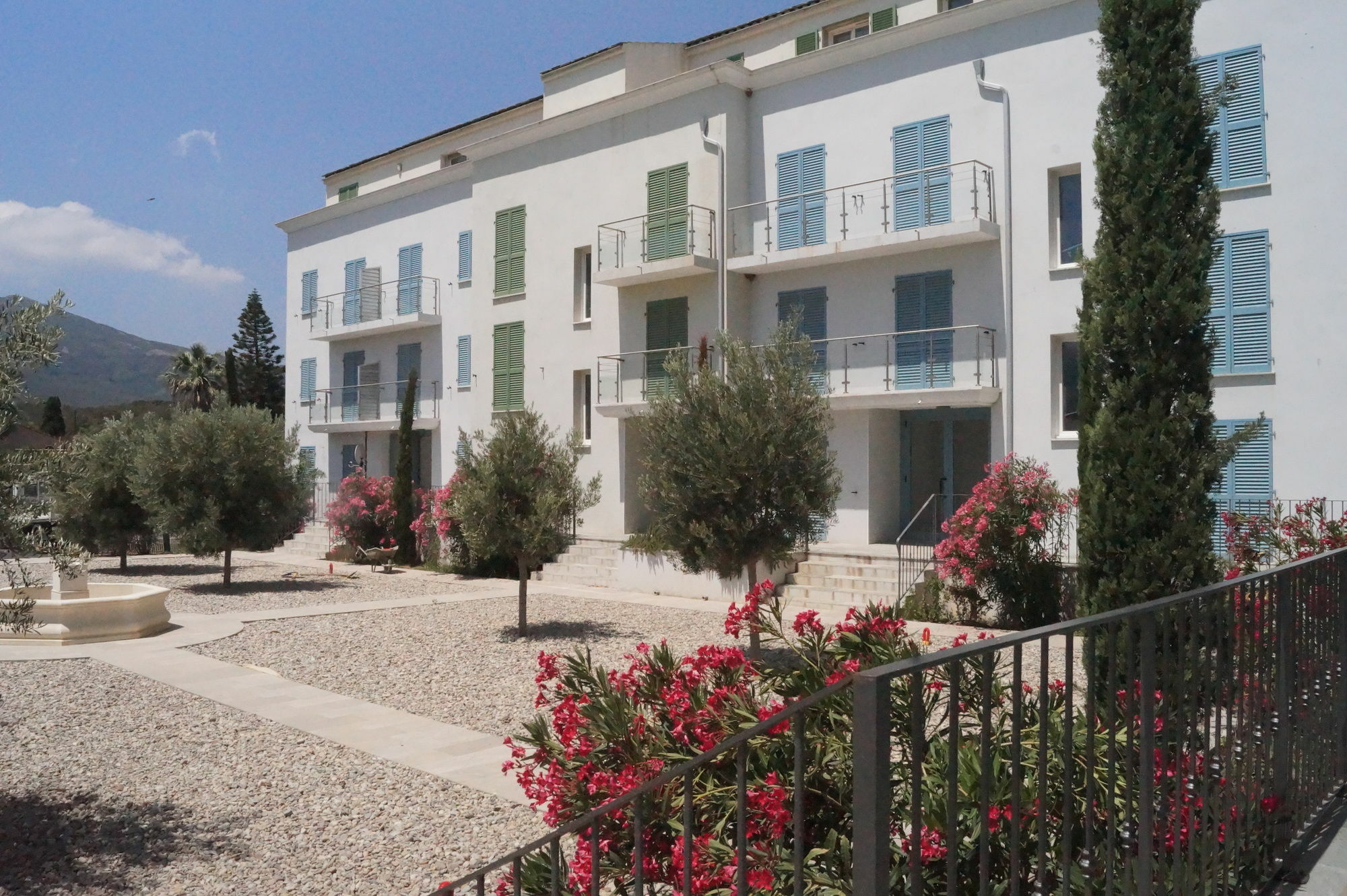 Residence Villa Tyrrenia Макинаджо Екстериор снимка